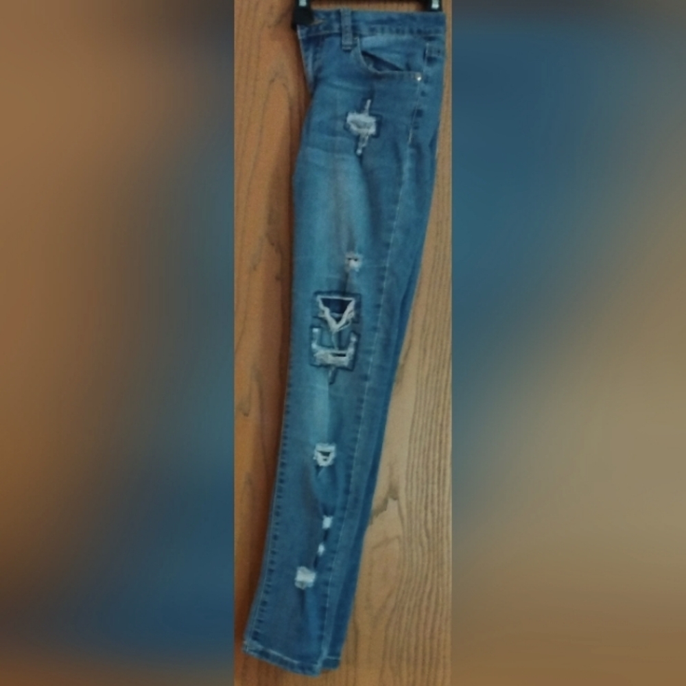 VIP Distressed/Ripped Skinny Jeans size 12   9-028